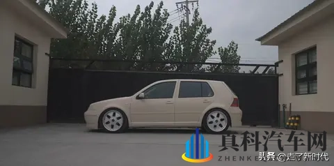 汽车工业的洪流滚滚向前，用日新月异的科技和稍纵即逝的潮流-1