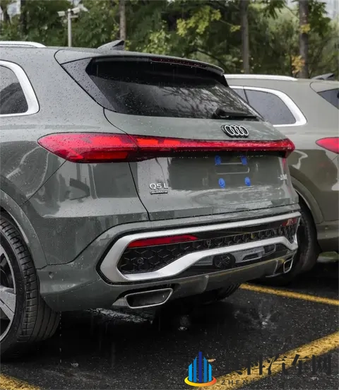 全新外观_三屏内饰,全新奥迪Q5L实车现身,搭华为驾辅_20T动力-1