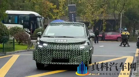 零跑 A10 谍照突袭！全新 A 系列首车，会是下一个爆款吗？-3