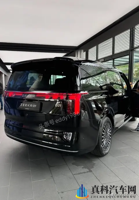 极氪009日本正式开卖，售价1430万日元，2026年开始交付-1