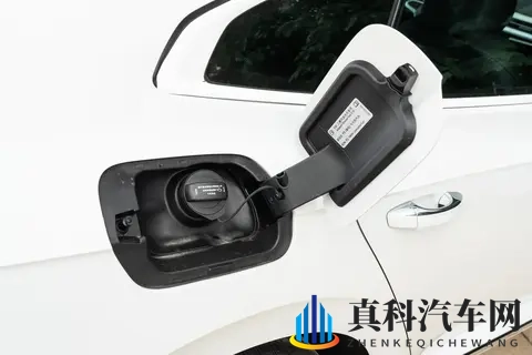 大众CC普通版：炫目与夺目版本，哪款更适合你？-1