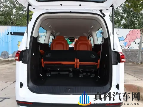 女人与公拘交酡：女性驾驶乐趣：揭秘提升驾驶秘诀-3