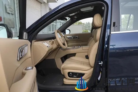 深蓝S09 才2399万!大六座SUV,续航1200公里,带冰箱,真香-3