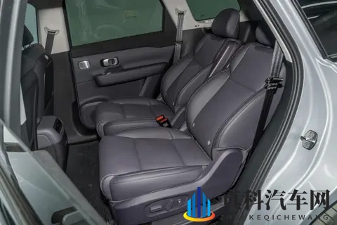 2026 款零跑 C16:18万级家用 SUV ,7 万台交付背后藏着多少惊喜?-2