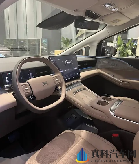 小鹏X9增程版到店,配主动格栅,纯电续航452km,即将开启预售-3