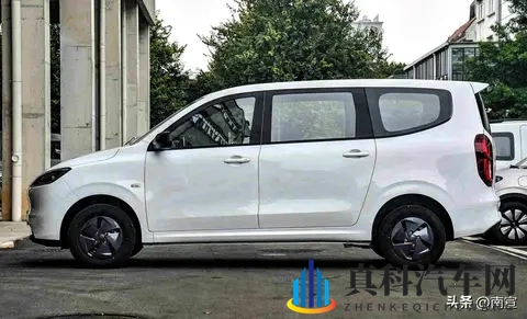 五菱宏光燃油版上市,价格低到让对手发慌,老用户笑了-1