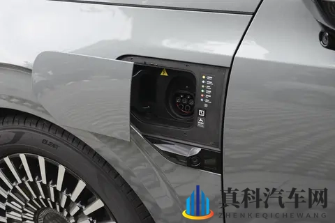 七座过道版极氪009：宽敞二排过道、实用布局，究竟如何？-3