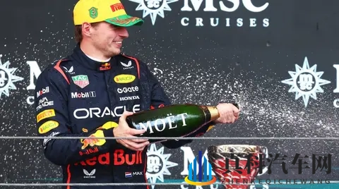 从维修区到领奖台！全球媒体齐声赞叹：“维斯塔潘，天才怪物！”-3