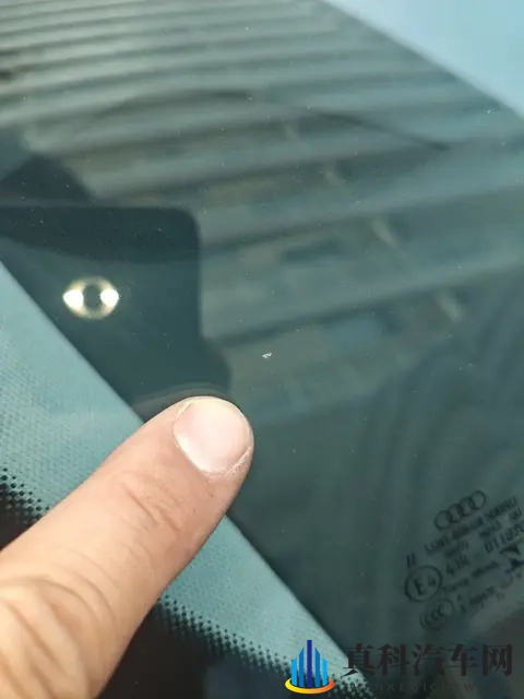 去体罚室羞刑打屁股打开腿：体罚羞辱，腿开臀打，进入特殊房间-3