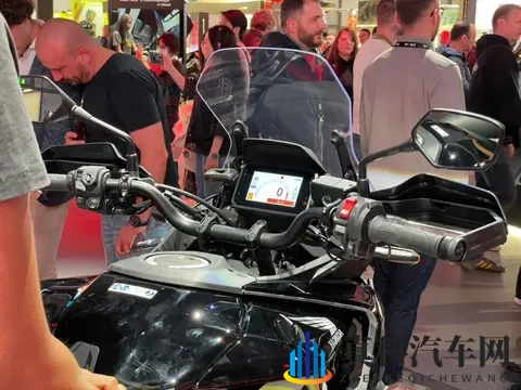 米兰车展丨HONDA CB1000GT 发布,会和自家NT1100冲突?-2