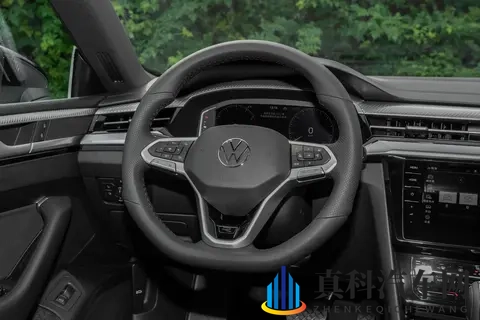 大众CC普通版：炫目与夺目版本，哪款更适合你？-3