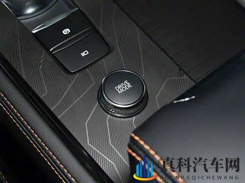 售3698万元_5座_23T动力，长安福特探险者昆仑穿越版上市-1