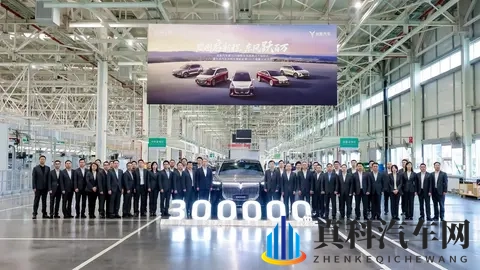 岚图第30万辆整车下线 旗舰SUV泰山正式投产-3