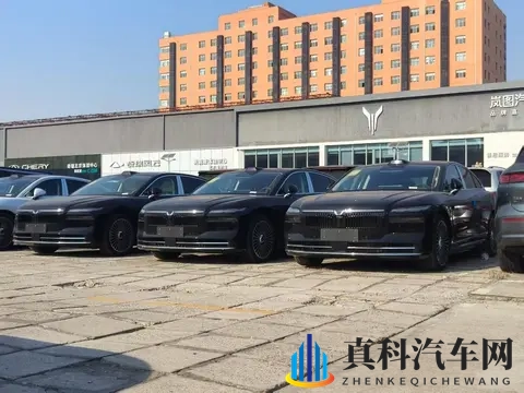 岚图追光L实拍，这气场加上华为智驾，要卖爆的节奏啊-1