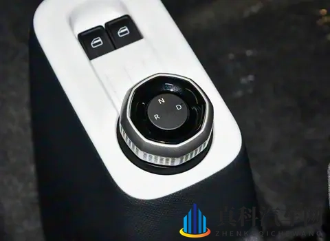 续航突破210km,8英寸大屏,全新睿蓝新车女生完全抵抗不了-3