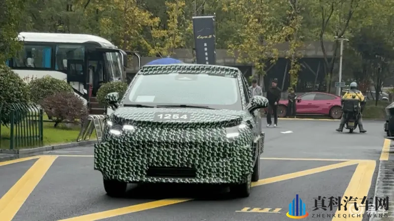 零跑A10测试谍照图曝光,预计在广州车展亮相-1