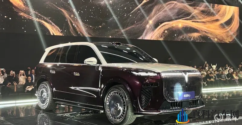 纯电续航370km！岚图泰山配四激光雷达+三腔空悬-1