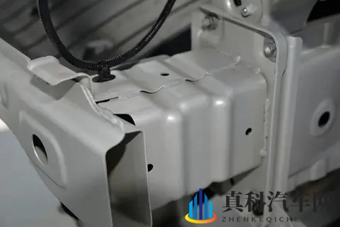 深蓝S05拆车:超大前备箱、超高集成度,10万多的车就有了!-1