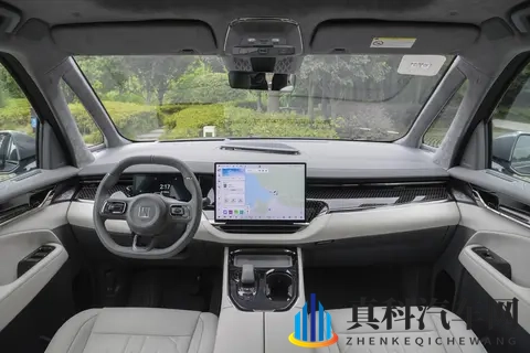 家用MPV推荐极氪009:全家都夸的空间大平层,还有红绿灯计时-2