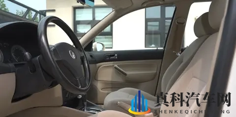 黄色软件破解版：揭秘汽车软件破解风险，安全升级引关注-2