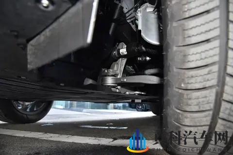 揽胜极光L,入门版与顶配版如何选择?-2