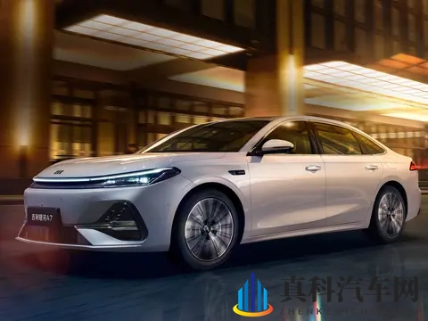 首次突破30万辆大关，吉利汽车公布10月销量307133辆-2