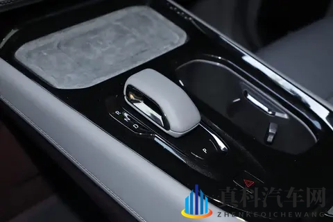 重塑豪华MPV：极氪009七座过道版，能否成为多口之家的理想座驾？-3