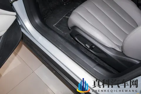 深蓝L06：中型轿车，智能好用、开起来顺手、家用舒服-2