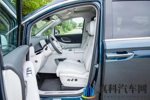 26款岚图梦想家PHEV 乾崑 Ultra 解析：高端 MPV 的豪华与实用平衡-3