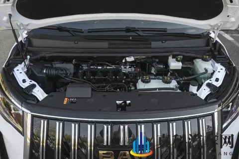 CLTC综合续航1420km 锐胜M8大型MPV正式预售 1698万起-2