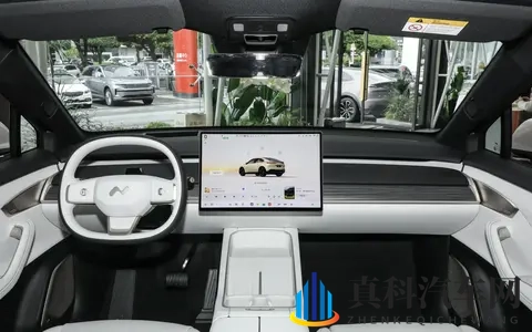 乐道L60 2025款740km长续航版,外观大气,内饰豪华-2