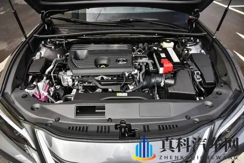 同为豪华燃油家轿，雷克萨斯ES 硬刚奥迪A4L，谁更胜一筹？-1