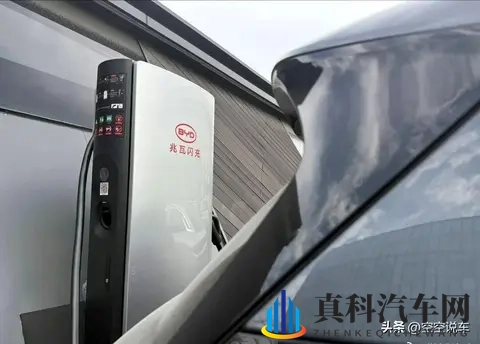 欧美娇小：精致小车魅力绽放，市场销量看涨-2