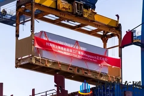 没有方向盘、脚踏板!特斯拉无人驾驶车亮相-1