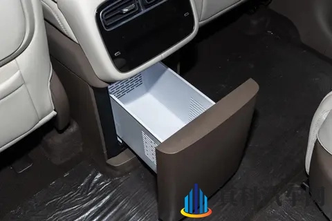 腾势 N8L 不一般!防晕车 + 强动力,家庭用车新标杆-2