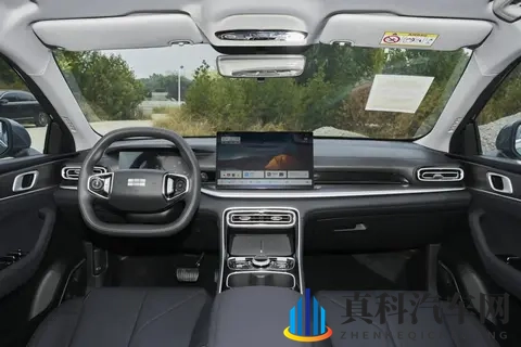 吉利新车上市，限时688万起，油耗28L，标配400V快充！-3