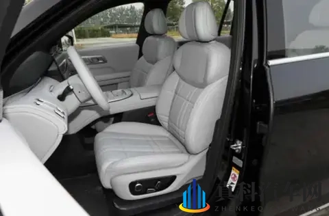 深蓝S09六座SUV体验:家庭出行更舒适?空间与智能表现给出答案-3