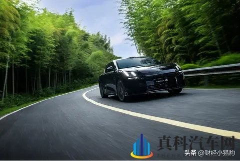 月销5077台背后，领克10 EM-P展现插混轿车界的新高度-3