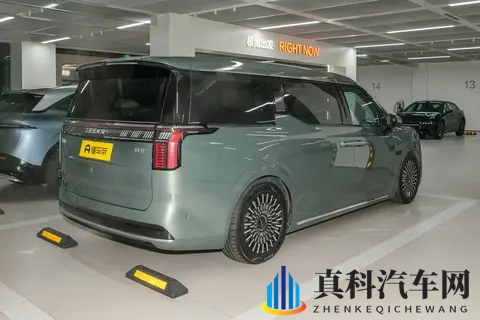 极氪009 七座过道版两驱试驾：豪华与实用的精致融合-1