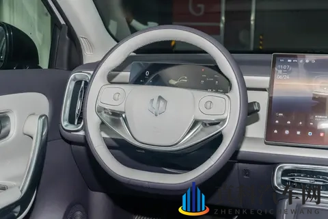 1198万竟配激光雷达？零跑B01实测，这款纯电家轿是否值得入手？-3