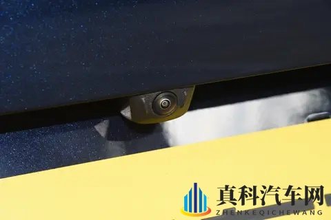 纯电续航超400km ：智己LS9 3228万元起售-1