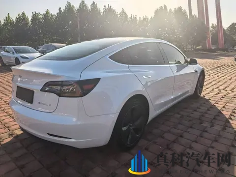 KTV小雪被男站着强啪了:KTV内发生惊悚事件,女子遭男子强制不雅行为-3