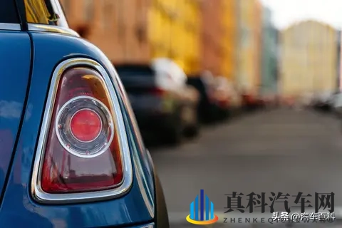 为什么说开车犹豫是大忌,有很大的安全隐患?-3