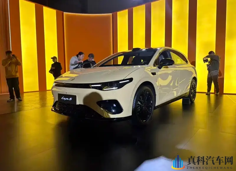 零跑Lafa5预售1058万起，加速64秒破百！-1