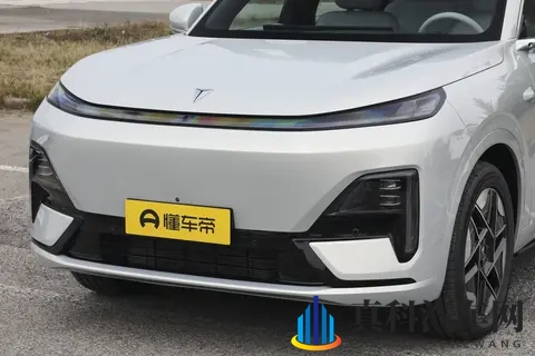 深蓝S09凭啥成85后心头好？颜值高、空间大、动力足-1