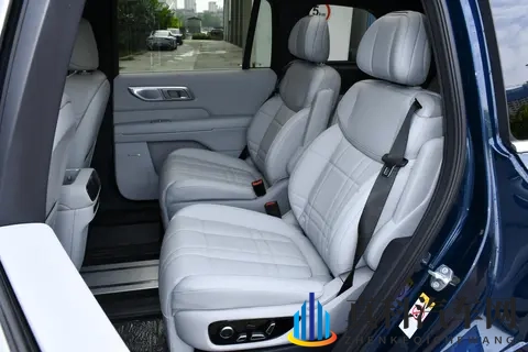 家庭出行新选择:深蓝S09与腾势N9,空间与智能的双重体验之旅-2