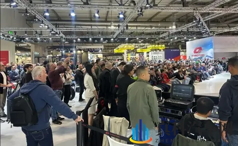 EICMA现场，张雪机车门可罗雀，国际春亮相V4SR-RR-1