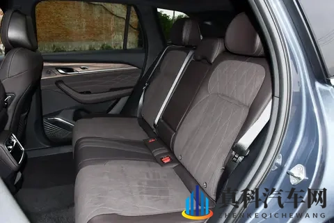 星越L有85万车主?这台国产燃油SUV,把合资大佬的活儿全给抢了!-2