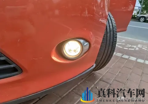 为什么前雾灯是黄色,后雾灯是红色?平时可以开雾灯辅助照明吗?-2