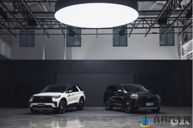 五座硬核新选择!全新福特探险者昆仑穿越版新车亮相-1